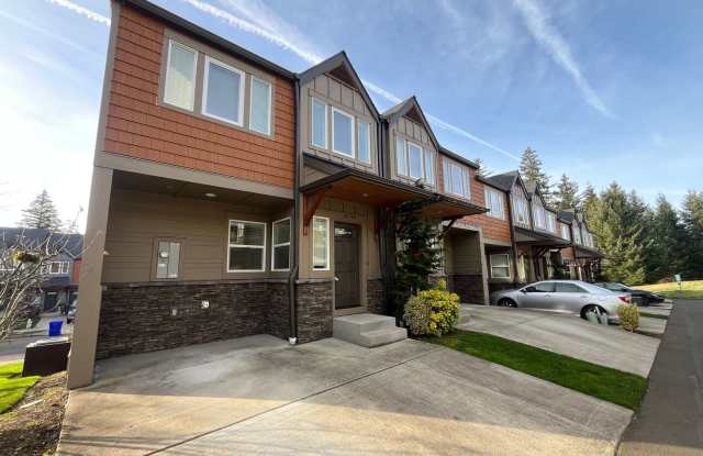 Wonderful 3 bedroom townhome available for immediate move-in! - 16776 Chula Vista Avenue, Sandy, OR 97055