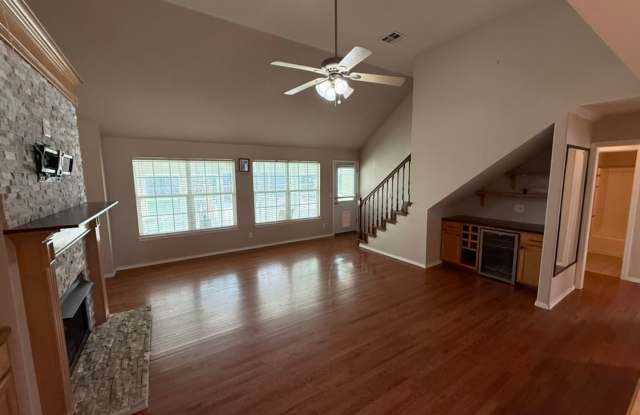 FOR LEASE!!! Gallery 4