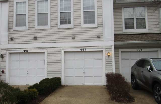 Beautiful 2 BR/ 2.5 BA Townhouse in Gaithersburg! photos photos