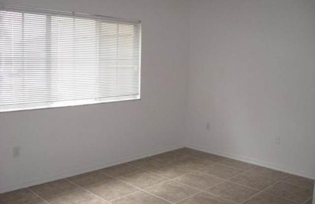 2421 Centergate Drive Gallery 4