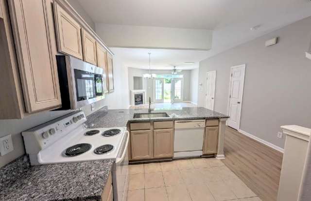 Remodeled 2 bedroom 2.5 bathroom townhome Gallery 3