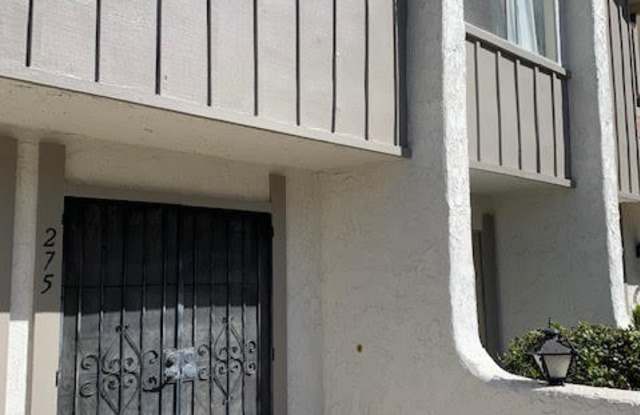 Townhome in Thousand Oaks with hillside views and easy access to hiking and trails photos photos