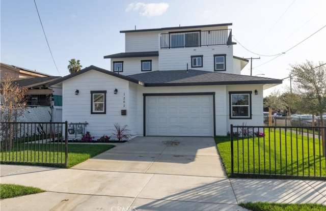 1202 E 3rd Street photos photos