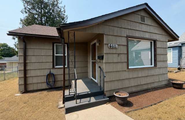 Adorable Shadle Bungalow - 2 Bed, 1 Bath photos photos Adorable Shadle Bungalow - 2 Bed, 1 Bath photos photos