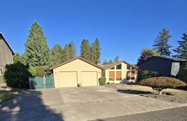 Rare One level Ranch -Huge Fenced Backyard Includes Yard Service- Happy Valley Gallery 1