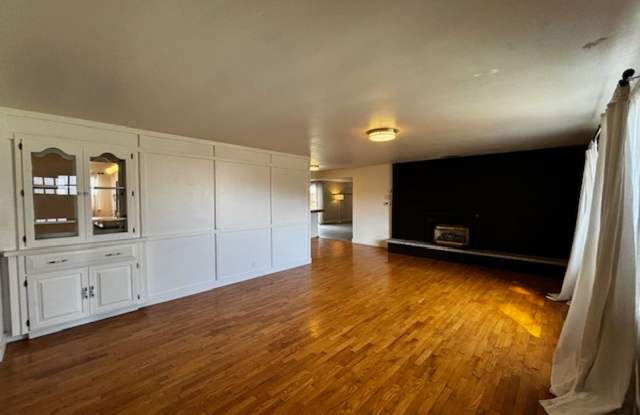 3 Bed, 2 Bath Partially Fenced Corner Lot in Mt Vernon Gallery 3