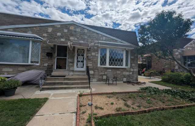 Well Located Home - Bells Corner Gallery 1