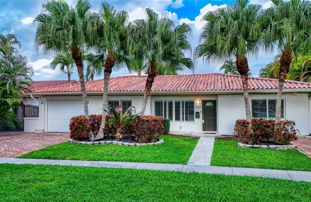 2085 Ixora Rd - 2085 Ixora Road, North Miami, FL 33181