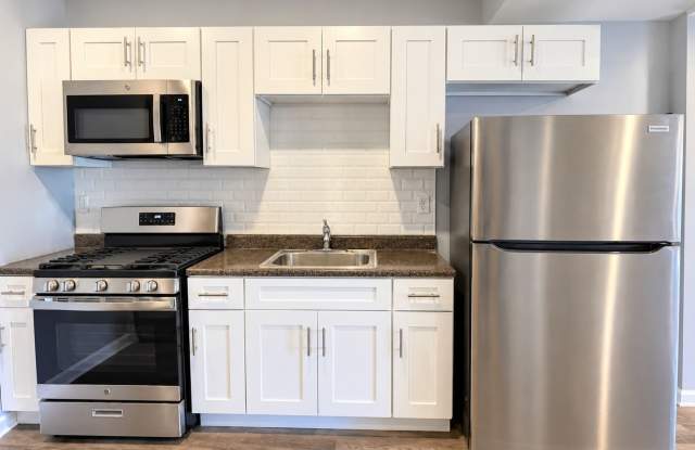 Freshly Renovated 2-Bedroom with Private Patio in Port Richmond Gallery 3