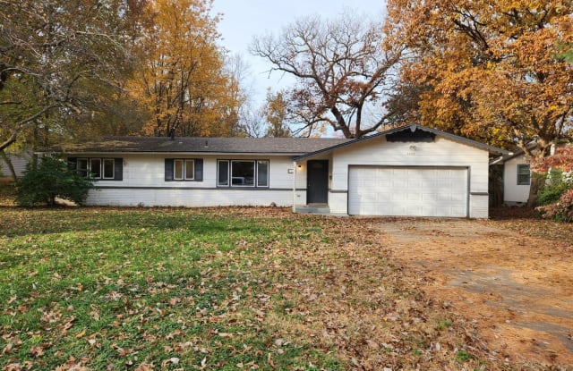 3255 S Dayton Ave - 3255 South Dayton Avenue, Springfield, MO 65807