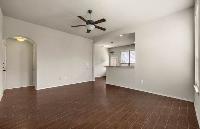 AVAILABLE NOW! Nice 3 Bedroom Duplex located in New Braunfels! Gallery 3