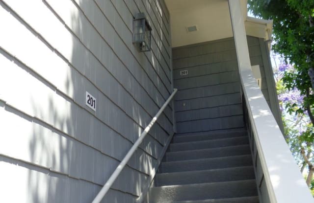 7562 Seaspring Dr #201 - 7562 Seaspring Drive, Huntington Beach, CA 92648