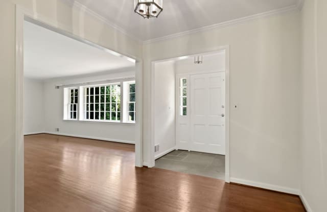 3 Bed 3 Bath - Potomac Falls Rambler - 2 Car Garage Gallery 3