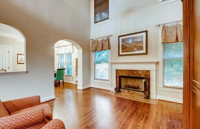 1682 Summit Glen Lane NE Gallery 4