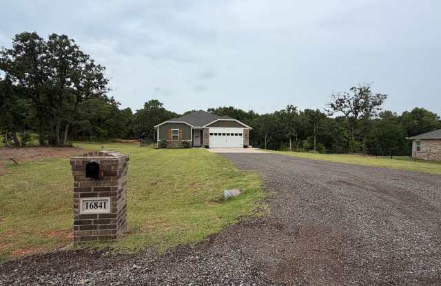 Beautiful 3 Bedroom, 2 Bathroom on a 1.91 Acre Lot in Ridge Creek Addition! photos photos