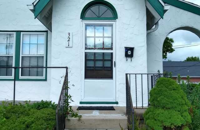 H01 - 321 S Eagleson Gallery 4
