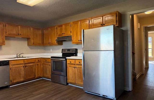 22 Edgehill Cove, Maumelle AR 72113 - Updated 3br 2.5ba 3 story townhome Gallery 4