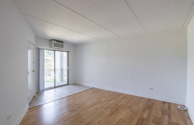 Deluxe One Bed/One Bath Apartment + Private Balcony - Heat & Parking Included! Gallery 3