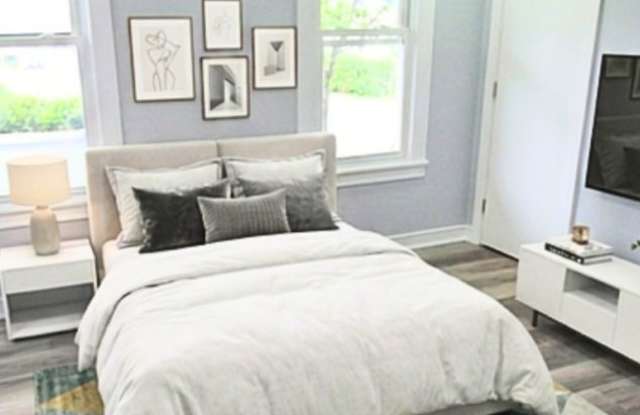 Modern 2BR/ 1BA 2nd Floor apartment near downtown Gallery 3