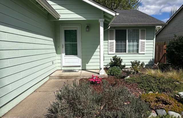 3 Bedroom 2 Bath Single Family House - 1257 South 7th Street, Independence, OR 97351 3 Bedroom 2 Bath Single Family House - 1257 South 7th Street, Independence, OR 97351