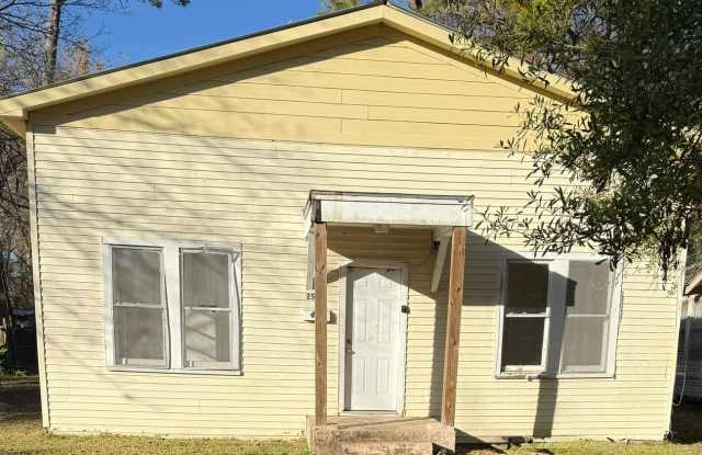 House For Rent 2550 Pierce St, Beaumont, TX 77703 - 2550 Pierce Street, Beaumont, TX 77703