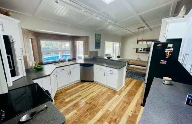 6189 W Pine Cir Gallery 3