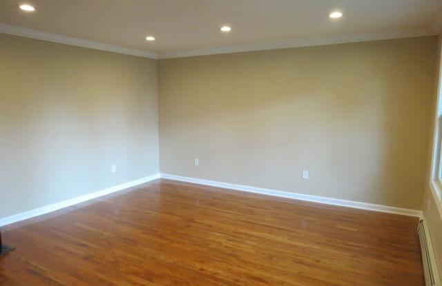 2377 Lancaster Street Gallery 4