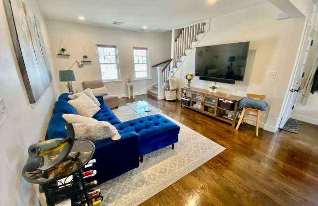 Spacious Condominium– Modern Comfort in the Heart of Woburn photos photos