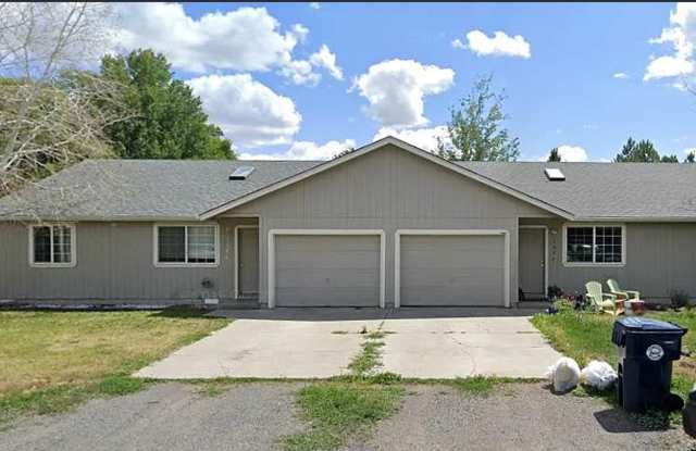 Recently Renovated 3 Bed/1 Bath Duplex Unit - Metolius Ave photos photos