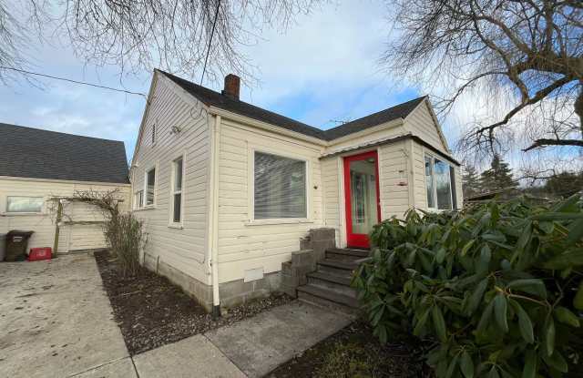 Cozy 2 Bd 1 Ba home in Hillsboro! Massive backyard and in unit laundry! photos photos