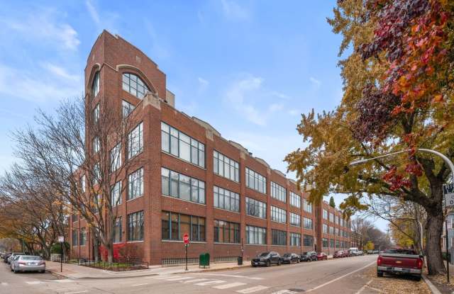 2600 N Southport Avenue Gallery 1