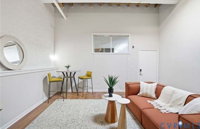 1716 Summit Ave Gallery 4