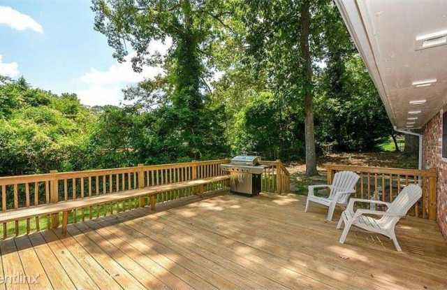 2563 Dering Ct NE Gallery 2