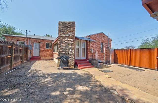 1202 N Tucson Boulevard Gallery 4
