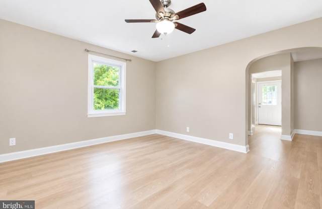 409-A MAPLE Lane NW Gallery 2