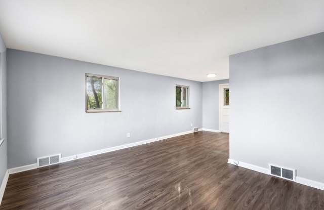 Renovated 2BR/1BA Duplex – Special 15/18-Month Rent Discount! Available December 2026 Gallery 3