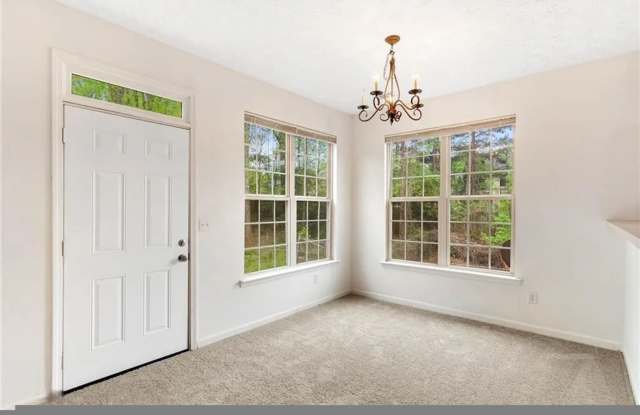 Room in 3 Bedroom Home in Sugar Hill Gallery 4