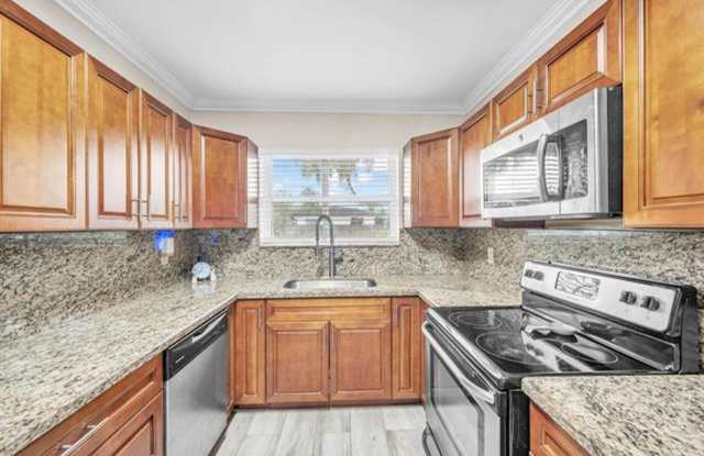 301 SE 3rd Ter # 301, Dania Beach, FL 33004 Gallery 1