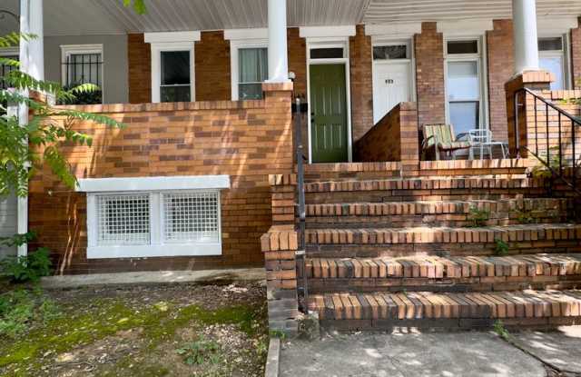Charming 3 Bedroom/2 Bathroom Apartment in Hardwood Neighborhood, MD! photos photos