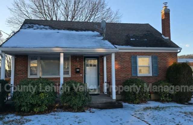 1560 Riegel St photos photos