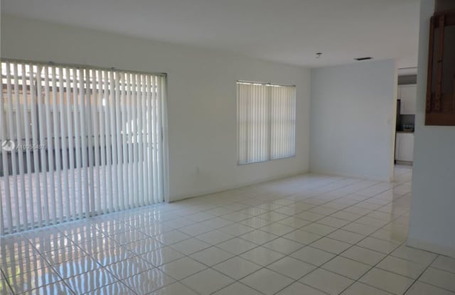 15113 SW 110 Te - 15113 SW 110 Ter, The Hammocks, FL 33196