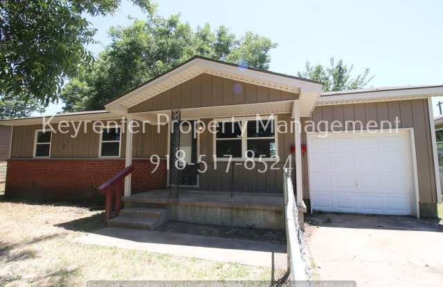 3 Bedroom 1 Bathroom with Attached Garage and Fenced in Yard, Available 8/15! Gallery 3