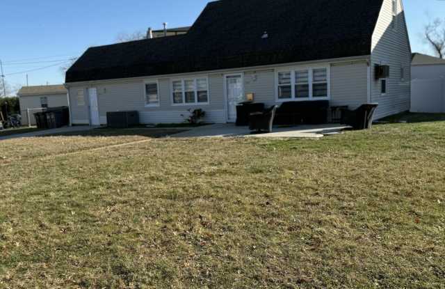 987 Woodgate Avenue photos photos