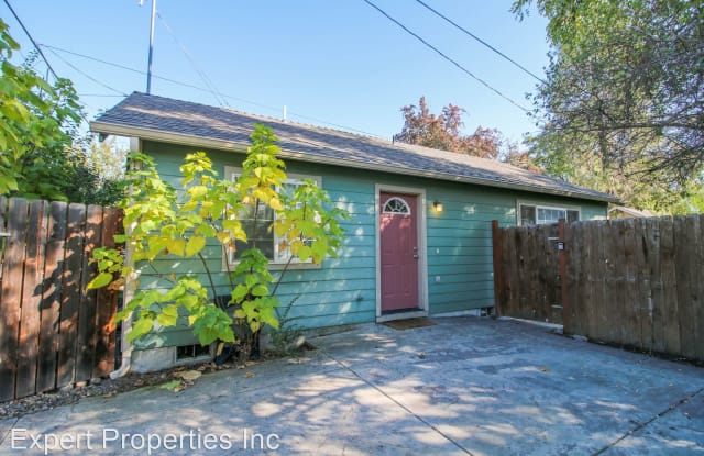 1042 11th Street - 1042 West 11th Street, Medford, OR 97501