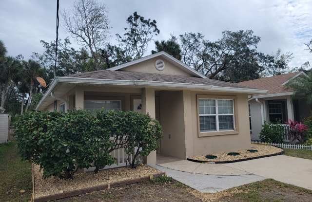 AVAILABLE IMMEDIATELY! Port Orange 3/2 Spruce Creek High School zoning! photos photos