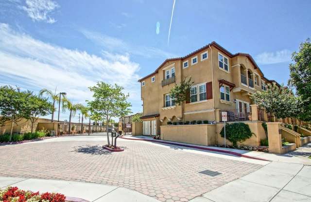 BRIGHT  AIRY, 1630 SQ FT TOWNHOME IN GATED COMMUNITY W/ HUGE 3-CAR GARAGE, LARGE FRONT PATIO, BALCONY  OPEN LIVING SPACE CLOSE TO SHOPPING  FREEWAY ACCESS! - 2686 Cabrillo Avenue, Torrance, CA 90501