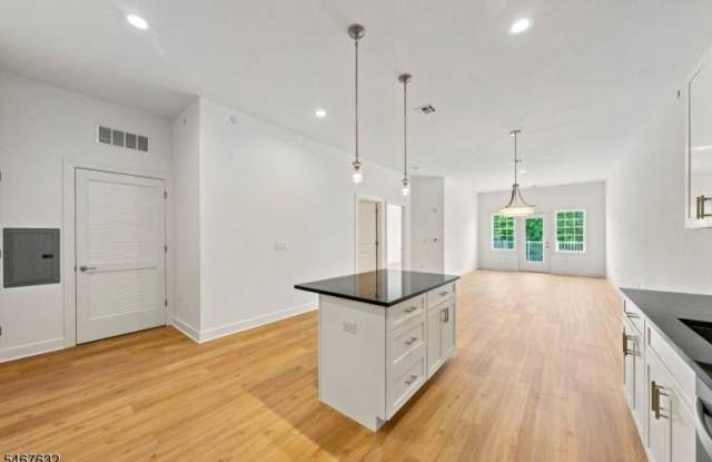 17 Hook Mt Rd Gallery 1