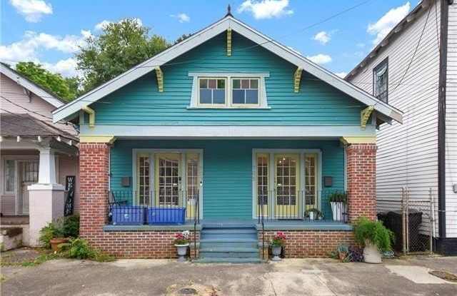 905-907 PELICAN Avenue photos photos