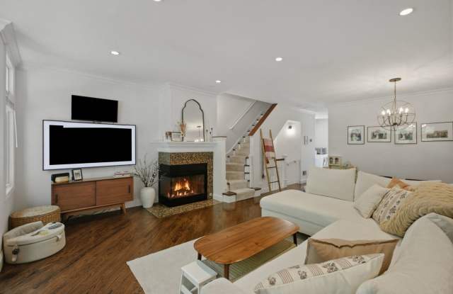 2718 North Southport Avenue photos photos