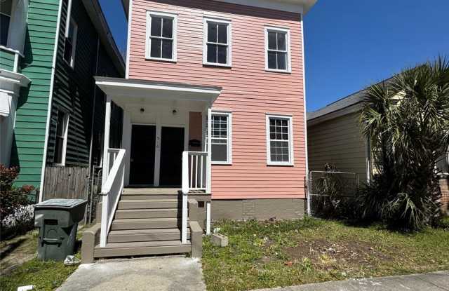 516 W 38th St photos photos